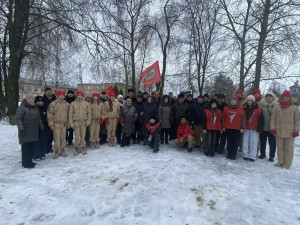 Сотрудники музея приняли участие в возложении цветов к памятнику погибшим воинам-афганцам.