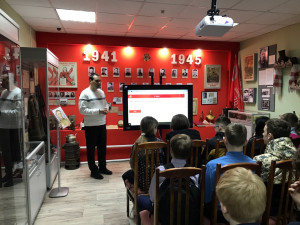 Алексей Пенягин провёл для обучающихся седьмых классов Сосновской СОШ №1 мероприятие "Военный поиск. Как найти прадедушку?"
